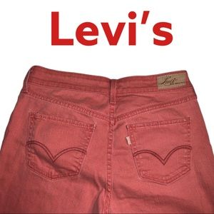 Levi’s coral Capris